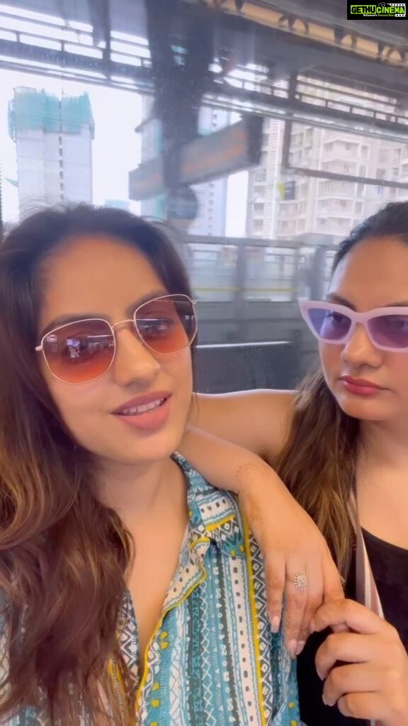 Deepika Singh Instagram - Reel with my sister, while travelling from Mumbai Metro 🚇😍💁🏻‍♀. . . #mumbai #mumbaimetro #firstride #smoothride #withmysister #deepikasingh