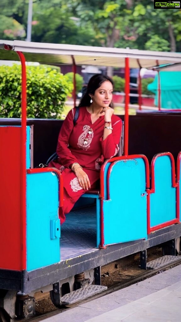 Deepika Singh Instagram - बात तो सच है 🤪🥰💁🏻‍♀️ . . #cottonsuits #desifashion #reel #shayari #railmusuem #delhi #deepikasingh