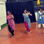 Deepika Singh Instagram – Today we celebrated our ODISSI Teacher Sanatan Sir’s birthday at @svam.space . Thank you so much sir for making me taught this beautiful traditional classical dance. It changed me for good. 
#forevergrateful

#odissi #classicaldance #deepikasingh
