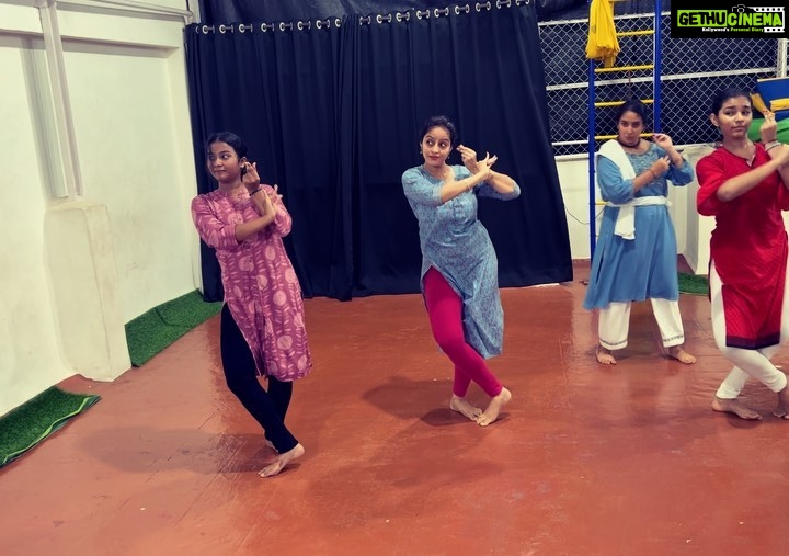 Deepika Singh Instagram - Today we celebrated our ODISSI Teacher Sanatan Sir’s birthday at @svam.space . Thank you so much sir for making me taught this beautiful traditional classical dance. It changed me for good. #forevergrateful #odissi #classicaldance #deepikasingh