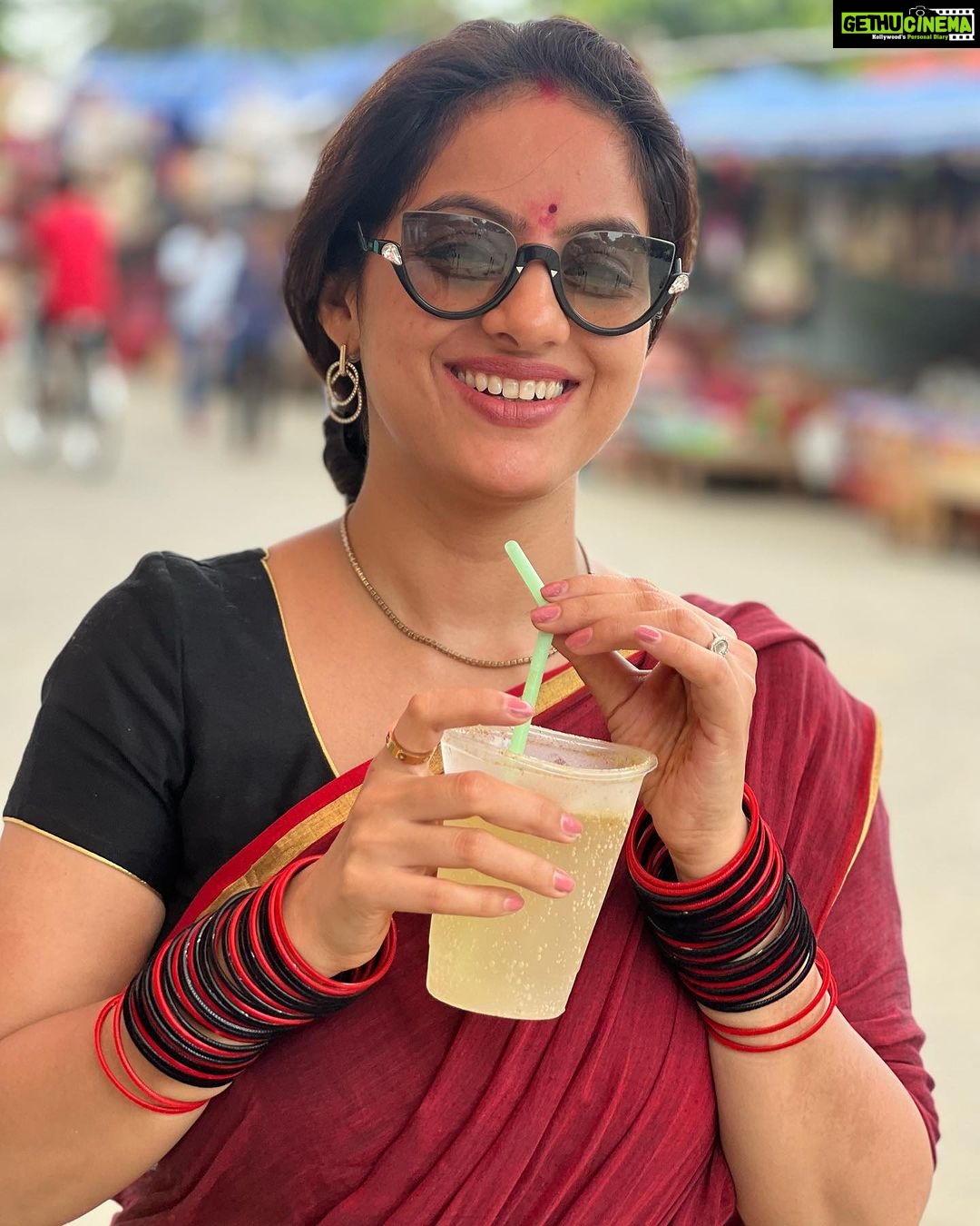 Deepika Singh Instagram - Blissful day with my best friend who’s also my husband @rohitraj.goyal . We visited #jagannathtemple , #konarktemmple , #chandrabhagabeach and #lingrajatemple all in one day. Such a wonderful and memorable day for me. Happy friendship to all my #instafam ❤️🙏🏻. Thank you for accepting me with all my flaws. I love sharing my best moments with you all. Jagannath blessings for all of you. #jaijagannath 🙏🏻. . . #odisha #travelgram #saree #friendshipday #husbandandwife #actress #odissidancer #deepikasingh