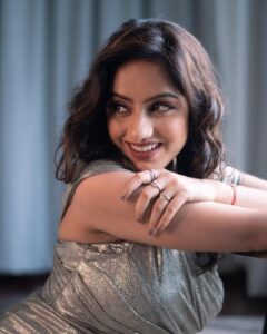 Deepika Singh Instagram - “Life isn’t black or white, it’s all sorts of shades of grey.” – Nicky Morgan
.
.
#photography @king_photography_durg 
Outfit @poojapeshoriaofficial 
Styled by @stylingbyvictor @sohail__mughal___
Accessories @rubans.in 
#eventdiaries #bilaspur #chattisgarh #deepikasingh
