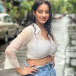 Deepika Singh Instagram - Drenched!!! 🌧️ . . #piccredittohubby😍❤️ @rohitraj.goyal ❤️ #monsoon #mumbai #deepikasingh