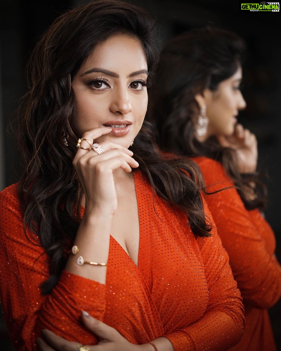 Deepika Singh Instagram - Self confidence is a Super Power. Once you start to believe in your self yourself , Magic starts happening . . #piccredit @sunilvish12 #closeup #deepikasingh