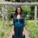 Dipannita Sharma Instagram – 💙💚

Big thank you to the fabulous girls of the costume/style/design team @aasthasharma @reannmoradian @aakrutisejpal @himanidaxini 

&
to the ever helpful 
@lattapathakmuah & team ! 

All my love …
Neeyat in theatres !!! 
P.S – spotted @antergallactic gingerly hopping across (4th image ) 😁
#bts #onset