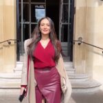 Dipannita Sharma Instagram – BTS… fancy outfit with bathroom slippers ( looooove ) !!! … ‘real’ shoes only before the shot 😁

Neeyat ♥️

#shoot #behindthescenes #intheatresnow