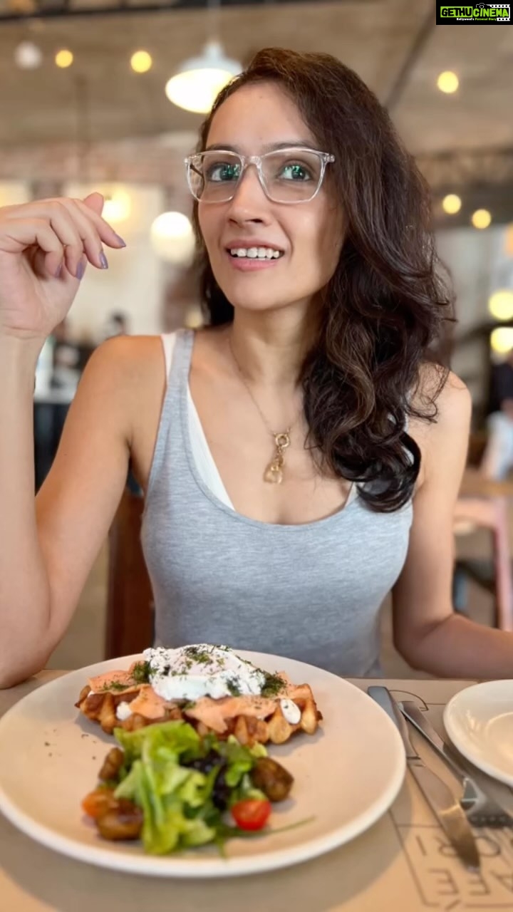 Dipannita Sharma Instagram - In a daze that I’m being able to step out again 😁 . I have to start building on my appetite slowly while eating healthy & at the same time work on putting some weight back on . Few days of IV drip & many days of liquid / semi solid took away much of my weight ( keeping some has always been a problem & the ones who have similar problems will sympathise ) . Also getting used to my glasses ( sometimes I forget they are only for distance 😃 ) . Bohut confusing hai these physical changes haha… but the good thing is I’m enjoying the head space & change within that’s come with it … TG for small mercies !!! ❤️😇 step by step working at my normal … #nofilter #healthfirst #postopcare #slowandeasy #steppingout #eatingoutafterawhile