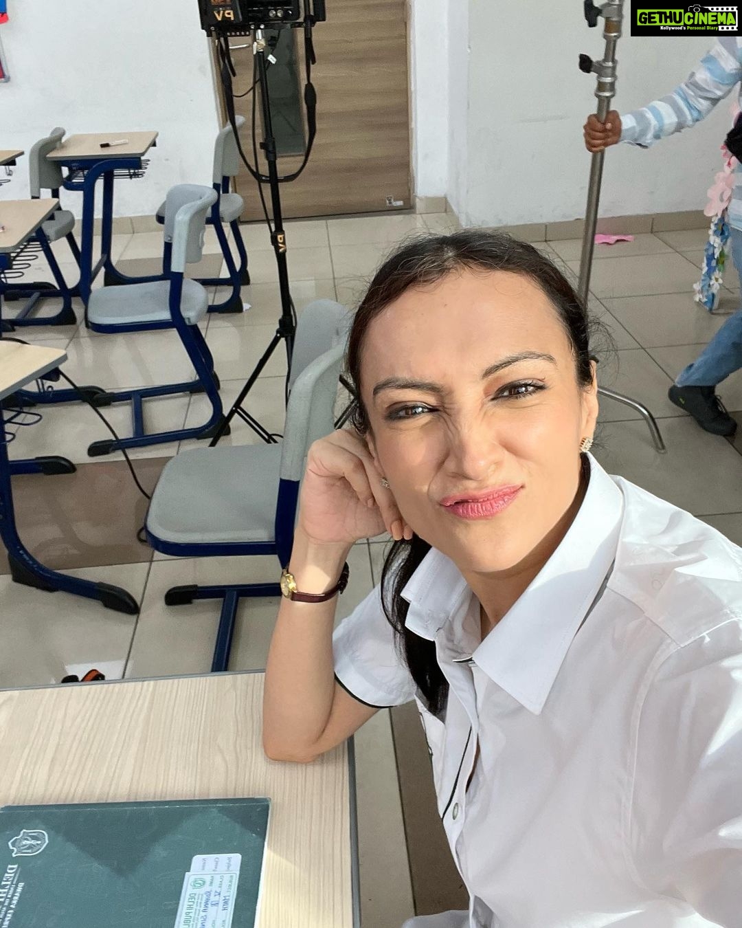 Dipannita Sharma Instagram - It’s been wonderful being part of this project . More power to #schoolcinema for creating content to educate children in a fun manner . @ekal_deep_kaur our 2nd together !!! Here’s to many more … to the entire team & the beautiful bright kids ♥️♥️♥️ Sooooo much warmth … #creategood #workmode #cinemalove