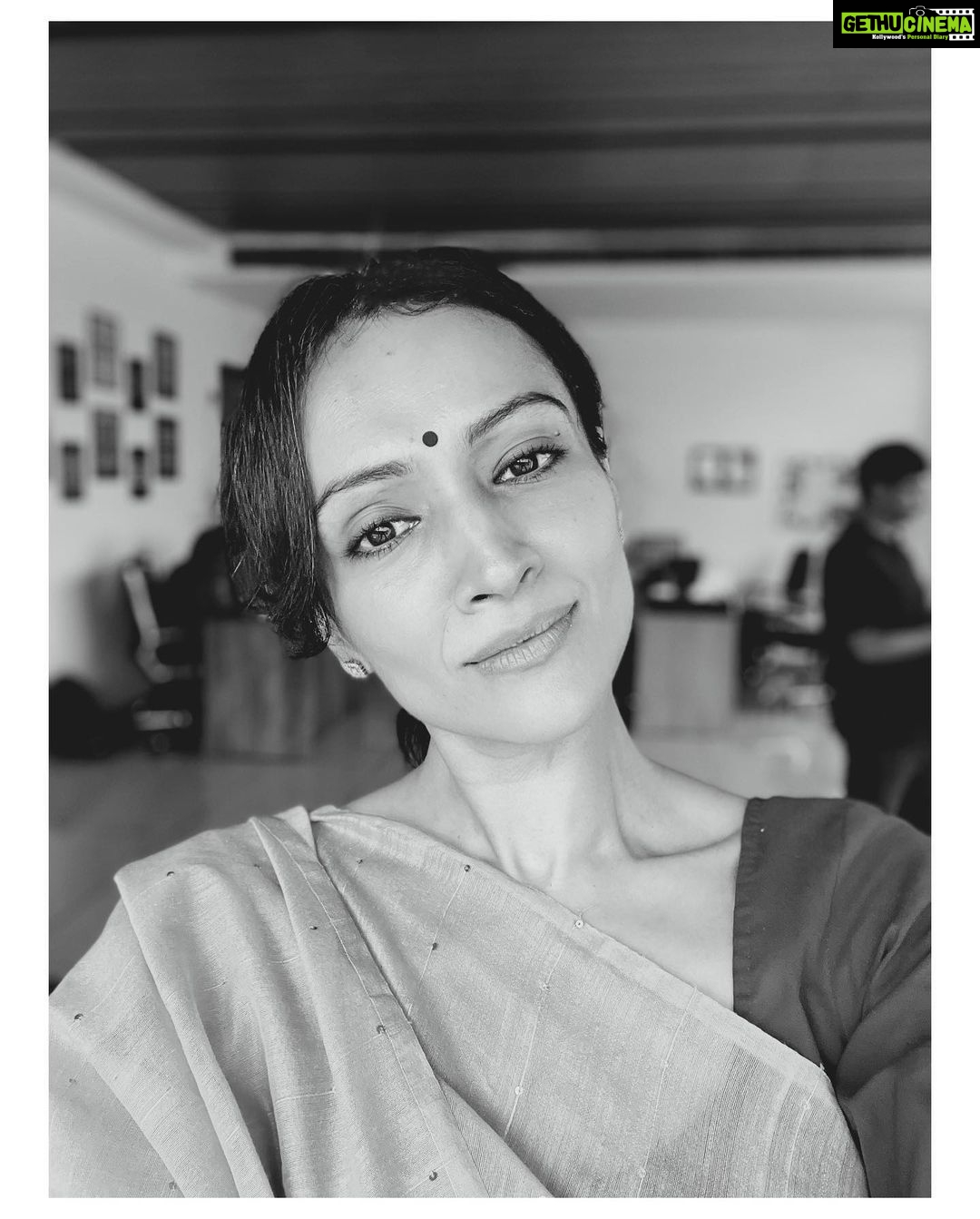 Dipannita Sharma Instagram - 🩵 A new character … Calm amidst the chaos … the absolute fun of being an actor ! More on this … #shortfilm #workmode