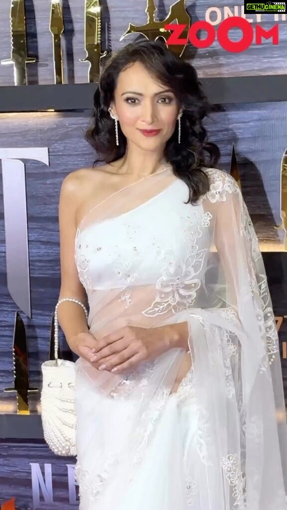 Dipannita Sharma Instagram - Reeling in white … Neeyat in theatres today ! Sari : @dilnazkarbhary Jwellery : @dashia.in Bag : @eena.official Shoes : @fizzygoblet Makeup : @sonamvaghani.mua Hair : @jayshreethakkarhairartist Style by @who_wore_what_when Photographer : @thefirstclik Posted @withregram • @zoomtv @dipannitasharma looks like a vision in white at the screening of #Neeyat! #sarilove #allwhite #zoomtv #zoompapz #bollywood #reels #reelsinstagram
