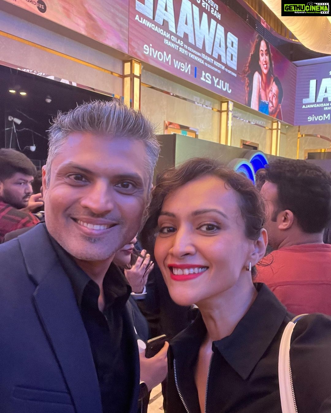 Dipannita Sharma Instagram - At the screening of #Bawaal last evening . A gem not to be missed with some stunning performances … Streaming/releasing 21st July on #amazonprimevideo worldwide ♥️ Thank you @manishmenghaniofficial @parulmenghaniofficial for a lovely evening ! @smritikiran @aratikadav so glad we could be the ‘riotous’ front benchers together… 😁 @ronnie.lahiri we better catch up soon … #varundhawan so good to see you in person after ages & such a delightful performance. #atthemovies #screenings #inblack