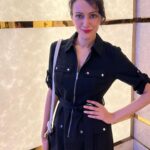 Dipannita Sharma Instagram - At the screening of #Bawaal last evening . A gem not to be missed with some stunning performances … Streaming/releasing 21st July on #amazonprimevideo worldwide ♥️ Thank you @manishmenghaniofficial @parulmenghaniofficial for a lovely evening ! @smritikiran @aratikadav so glad we could be the ‘riotous’ front benchers together… 😁 @ronnie.lahiri we better catch up soon … #varundhawan so good to see you in person after ages & such a delightful performance. #atthemovies #screenings #inblack