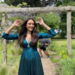Dipannita Sharma Instagram – 💙💚
Big thank you to the fabulous girls of the costume/style/design team @aasthasharma @reannmoradian @aakrutisejpal @himanidaxini
&
to the ever helpful
@lattapathakmuah & team !
All my love …
Neeyat in theatres !!!
P.S – spotted @antergallactic gingerly hopping across (4th image ) 😁
#bts #onset
