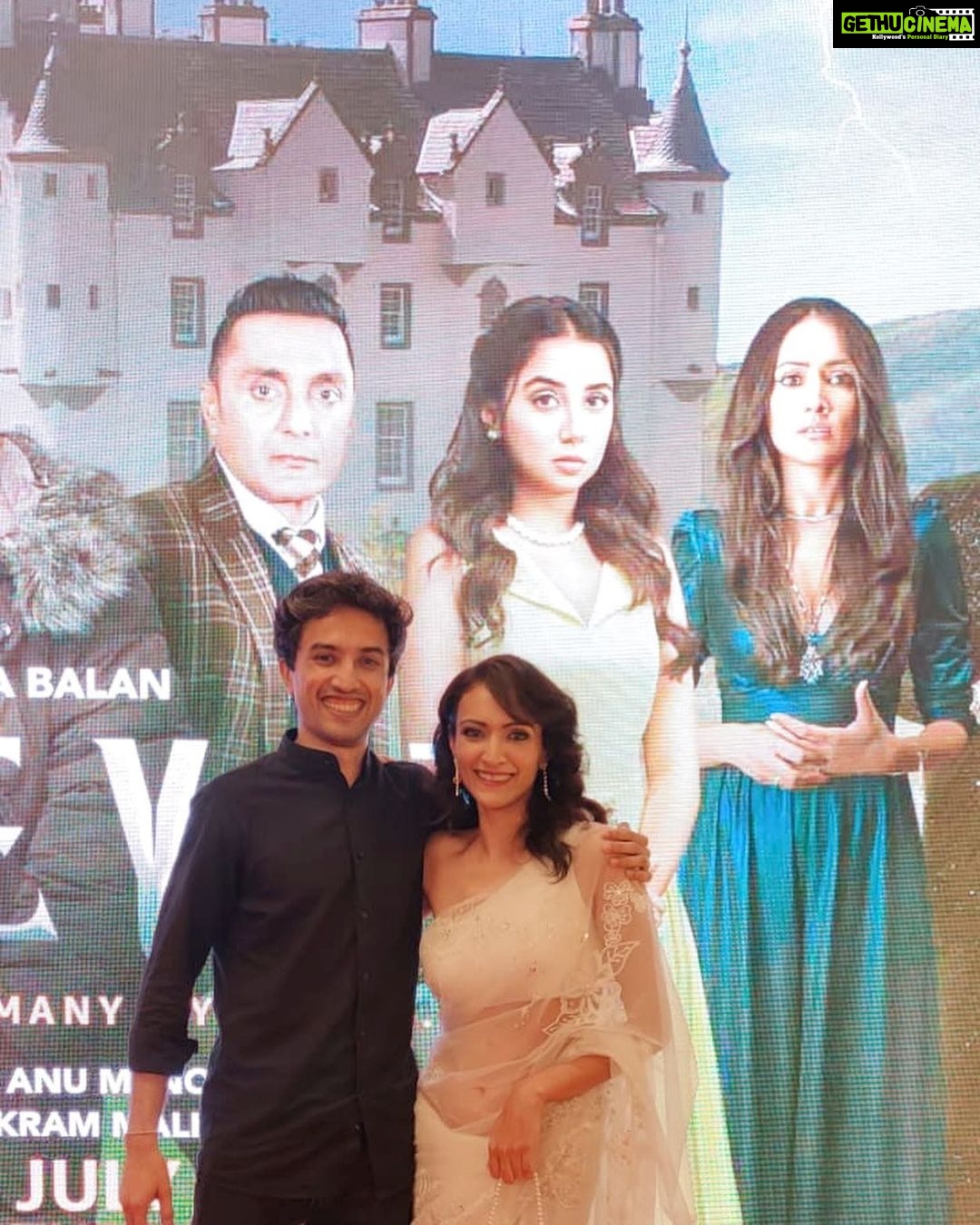 Dipannita Sharma Instagram - Here’s to all my people who were there for me at the screening of #neeyat (my new theatrical release. A film I’m so happy & proud to be a part of ) . Thank you guys so much . There were many more I wanted to invite but couldn’t due to limited seating . I hope everyone goes & watches the film 🙏🏼 … @jignasa_ @dhruv.tripathi @brainuse @tanvegandhii @shishiradmane @vidyamalavade @celijohn Love you all … @neerajkabi May I just say how thankful I am that you were my co actor in this film . Thank you so much really, always !!! Noor & Sanjay suri - quite the team … Neeyat in theatres now … ♥️ @abundantiaent Sari : @dilnazkarbhary Jewellery : @dashia.in Bag : @eena.official Shoes : @fizzygoblet Makeup : @sonamvaghani.mua Hair : @jayshreethakkarhairartist Styled by @who_wore_what_when