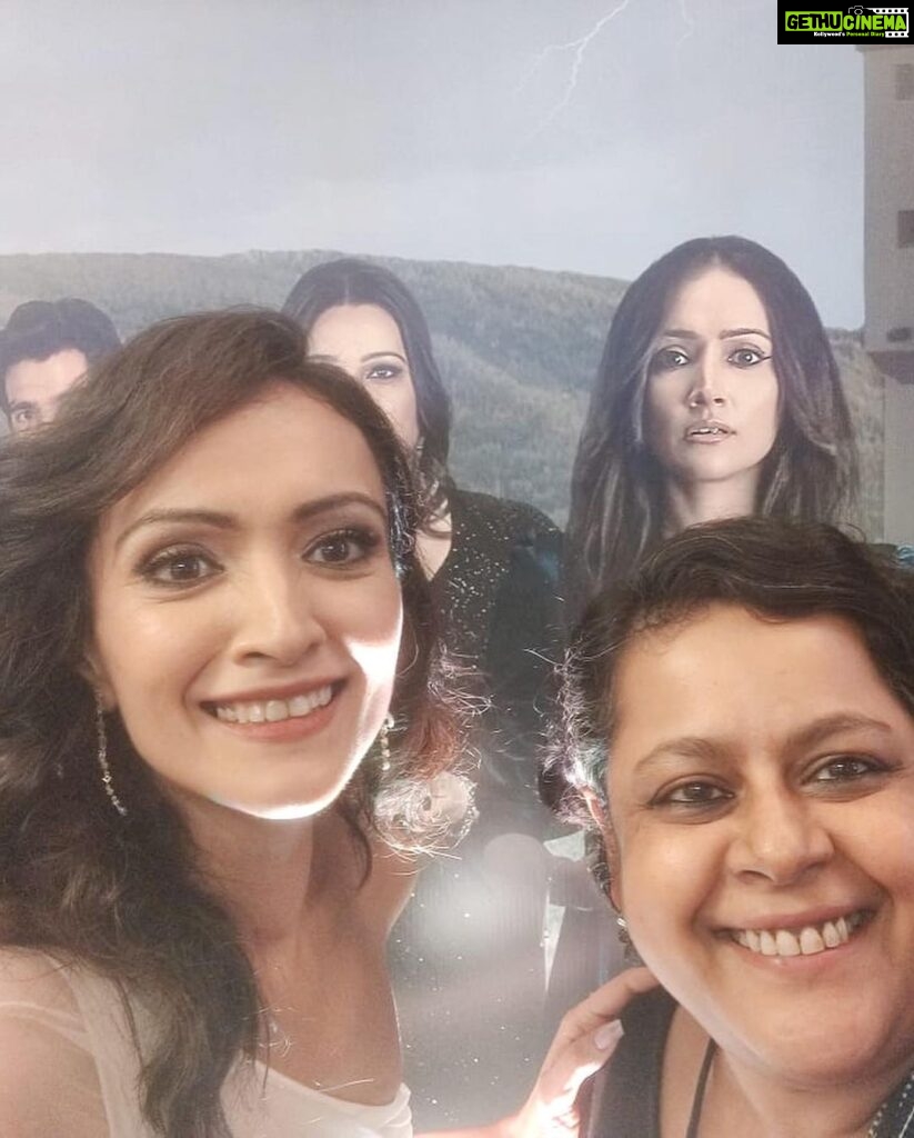 Dipannita Sharma Instagram - Here’s to all my people who were there for me at the screening of #neeyat (my new theatrical release. A film I’m so happy & proud to be a part of ) . Thank you guys so much . There were many more I wanted to invite but couldn’t due to limited seating . I hope everyone goes & watches the film 🙏🏼 … @jignasa_ @dhruv.tripathi @brainuse @tanvegandhii @shishiradmane @vidyamalavade @celijohn Love you all … @neerajkabi May I just say how thankful I am that you were my co actor in this film . Thank you so much really, always !!! Noor & Sanjay suri - quite the team … Neeyat in theatres now … ♥️ @abundantiaent Sari : @dilnazkarbhary Jewellery : @dashia.in Bag : @eena.official Shoes : @fizzygoblet Makeup : @sonamvaghani.mua Hair : @jayshreethakkarhairartist Styled by @who_wore_what_when