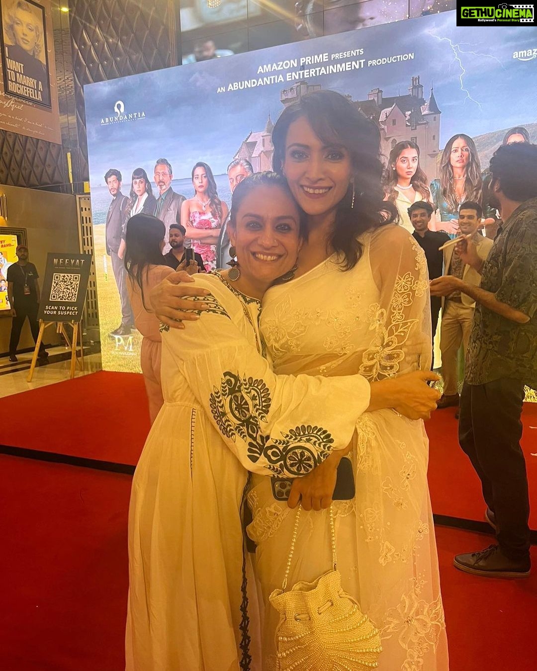 Dipannita Sharma Instagram - Here’s to all my people who were there for me at the screening of #neeyat (my new theatrical release. A film I’m so happy & proud to be a part of ) . Thank you guys so much . There were many more I wanted to invite but couldn’t due to limited seating . I hope everyone goes & watches the film 🙏🏼 … @jignasa_ @dhruv.tripathi @brainuse @tanvegandhii @shishiradmane @vidyamalavade @celijohn Love you all … @neerajkabi May I just say how thankful I am that you were my co actor in this film . Thank you so much really, always !!! Noor & Sanjay suri - quite the team … Neeyat in theatres now … ♥️ @abundantiaent Sari : @dilnazkarbhary Jewellery : @dashia.in Bag : @eena.official Shoes : @fizzygoblet Makeup : @sonamvaghani.mua Hair : @jayshreethakkarhairartist Styled by @who_wore_what_when