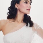 Dipannita Sharma Instagram - For the screening ! Neeyat in theatres today … 🤍 Sari : @dilnazkarbhary Jewellery : @dashia.in Bag : @eena.official Shoes : @fizzygoblet Makeup : @sonamvaghani.mua Hair : @jayshreethakkarhairartist Style by @who_wore_what_when Photographer : @thefirstclik #allwhite