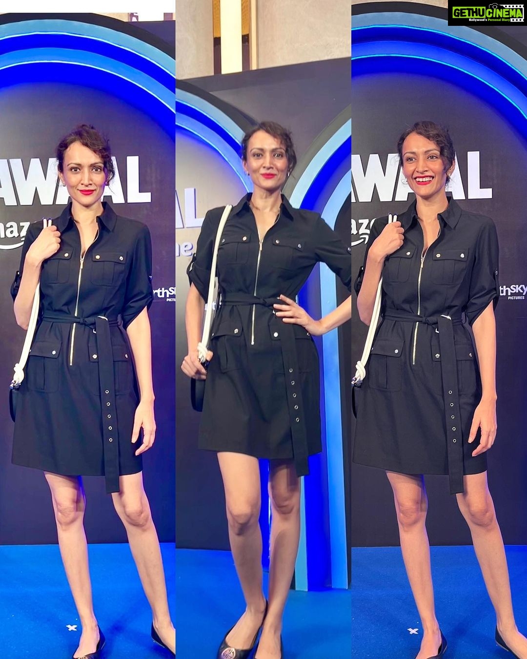 Dipannita Sharma Instagram - At the screening of #Bawaal last evening . A gem not to be missed with some stunning performances … Streaming/releasing 21st July on #amazonprimevideo worldwide ♥️ Thank you @manishmenghaniofficial @parulmenghaniofficial for a lovely evening ! @smritikiran @aratikadav so glad we could be the ‘riotous’ front benchers together… 😁 @ronnie.lahiri we better catch up soon … #varundhawan so good to see you in person after ages & such a delightful performance. #atthemovies #screenings #inblack
