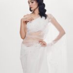 Dipannita Sharma Instagram - For the screening ! Neeyat in theatres today … 🤍 Sari : @dilnazkarbhary Jewellery : @dashia.in Bag : @eena.official Shoes : @fizzygoblet Makeup : @sonamvaghani.mua Hair : @jayshreethakkarhairartist Style by @who_wore_what_when Photographer : @thefirstclik #allwhite