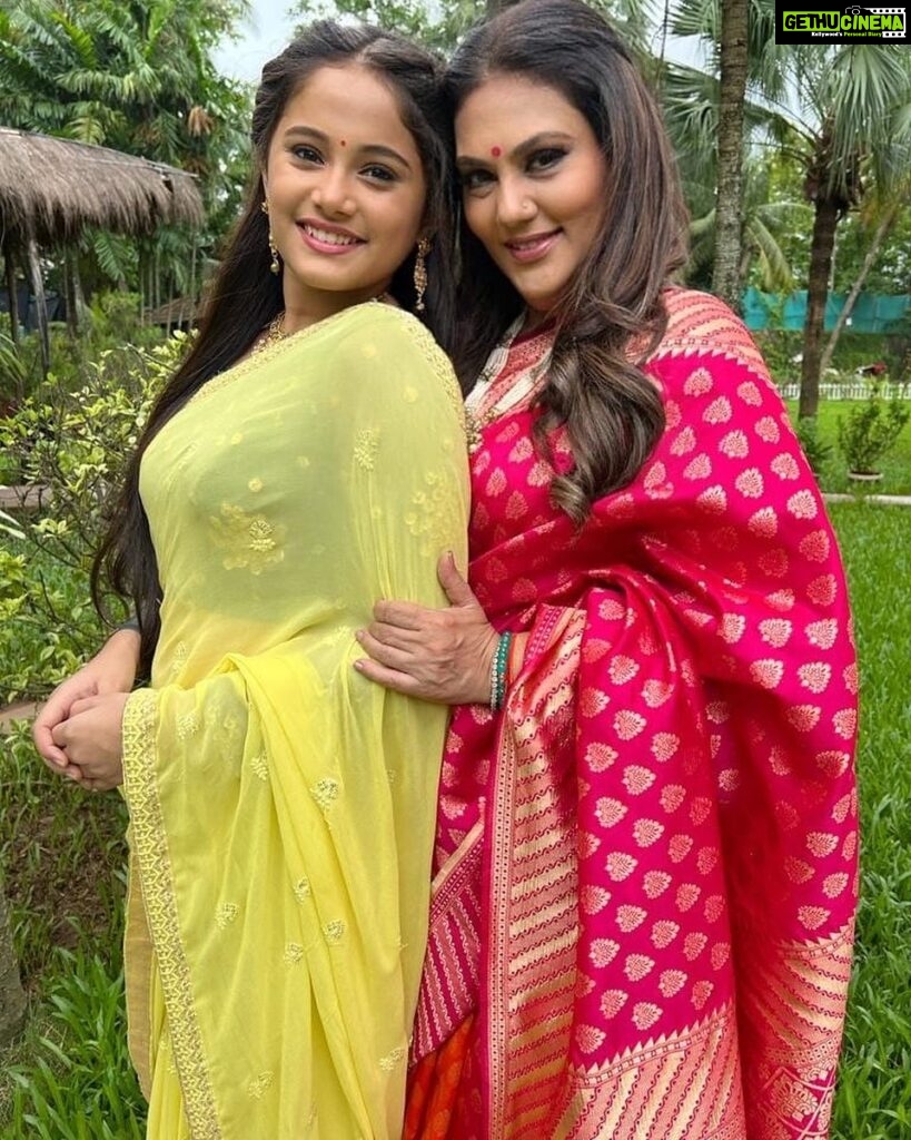 Dipika Chikhlia Instagram - Happiest bday 💐🥳🎶 happiness and success may this year bring you everything you wished for @shagunsingh_official …My Nandini from dhartiputranandani ….. #instagood #photography #photooftheday #instagram #picoftheday #fashion #beautiful #instadaily #mumbai #style #photo #happy #explore #reelitfeelit #reelofinstagram #reels #fashionreel #moodyreel #mumbaiinstagram #instagramreel #instareel#dipikachikhliatopiwala #Trendingreels #viral #Viralvideo #dipikachikhlia #dctmovies #dhartiputranandini