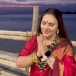 Dipika Chikhlia Instagram - Starting my day with a prayer … gratitude all the way 🙏 #gratitude #prayer #instagood #photography #photooftheday #instagram #picoftheday #fashion #beautiful #instadaily #mumbai #style #photo #happy #explore #reelitfeelit #reelofinstagram #reels #fashionreel #moodyreel #mumbaiinstagram #instagramreel #instareel#dipikachikhliatopiwala #Trendingreels #viral #Viralvideo #dipikachikhlia #dctmovies #dhartiputranandani