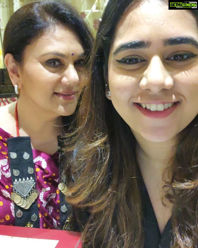 Dipika Chikhlia Instagram - Mumma it's a very big day for you in this new chapter of your life, I am so incredibly proud of you and wish you sooo sooo much luck . You deserve all of it and more ,seeing you put in tremendous amount of hours on calls with your team and channel travelling everyday to new new locations not only for the show but also taking up events .You are growing and learning everyday something new and I couldn't be more proud to look upto you. I have never seen you happier than this before .There is a light in you that shines so bright , here's to you shining so bright that others need sunglasses✨❤️ To your fourth baby🍻 #dctmovies #dhartiputranandini #dipikachikhliatopiwala