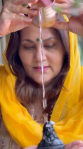 Dipika Chikhlia Instagram - Aum. Namath Shivay 🙏

#om  #shivay #instagood #photography #photooftheday #instagram #picoftheday #fashion #beautiful #instadaily #mumbai #style #photo #happy #explore #reelitfeelit #reelofinstagram #reels #fashionreel #moodyreel #mumbaiinstagram #instagramreel #instareel#dipikachikhliatopiwala
#Trendingreels  #viral 
#Viralvideo #dipikachikhlia #dctmovies