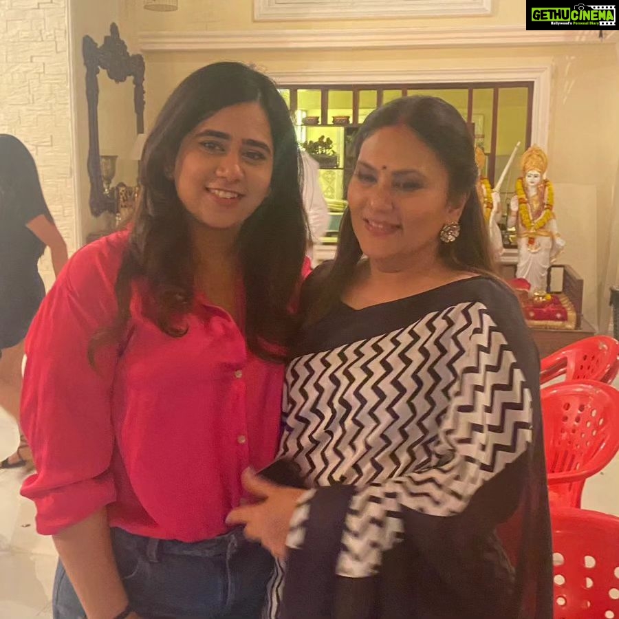 Dipika Chikhlia Instagram - Mumma it's a very big day for you in this new chapter of your life, I am so incredibly proud of you and wish you sooo sooo much luck . You deserve all of it and more ,seeing you put in tremendous amount of hours on calls with your team and channel travelling everyday to new new locations not only for the show but also taking up events .You are growing and learning everyday something new and I couldn't be more proud to look upto you. I have never seen you happier than this before .There is a light in you that shines so bright , here's to you shining so bright that others need sunglasses✨❤️ To your fourth baby🍻 #dctmovies #dhartiputranandini #dipikachikhliatopiwala
