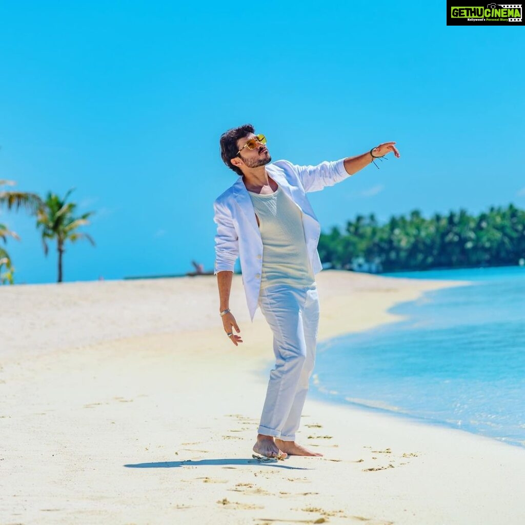 Divyenndu Instagram - Dance Machaaaa!!! On the Beach Machaaa!!! Villa Nautica, Maldives