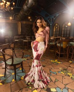 Donal Bisht Instagram - “The aura of the person reflects their true nature.”❤️ . . . . . . . Photographer and DOP @vishwasgonsalves Stylist : @foramsanghavi18 @stylebyforam @bulani_diya Outfit : @rozinaa_india Jewellery : @royaljewels77 MUA @farah_mehdi_ Hair stylist @glitz_n_blush Location : @1522inmumbai . . . .