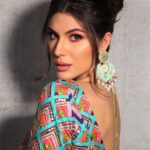 Elnaaz Norouzi Instagram - Hi ♥️ . . . . . . Styled by - @stylingbyvictor @sohail__mughal___ Outfit - @theroyaleum Jewellery - @rubans.in @oakpinionpr Hair & makeup - @ankitamanwanimakeupandhair Photographer - @shivabisoi #Eidmubarak #ElnaazNorouzi