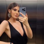 Elnaaz Norouzi Instagram - It’s Sunday.. time for a #LiftLook Reel ❤️ Do you all want me to tag the brands from now on ??! کیا عکسهای توی آسانسور منو دوست دارن؟ 😌 . . . . . . #Fashion #OOTD #ElnaazNorouzi #outfit #style #love #instagood #like #beautiful #photooftheday #instagram #picoftheday #model #bhfyp #art #beauty #smile #moda