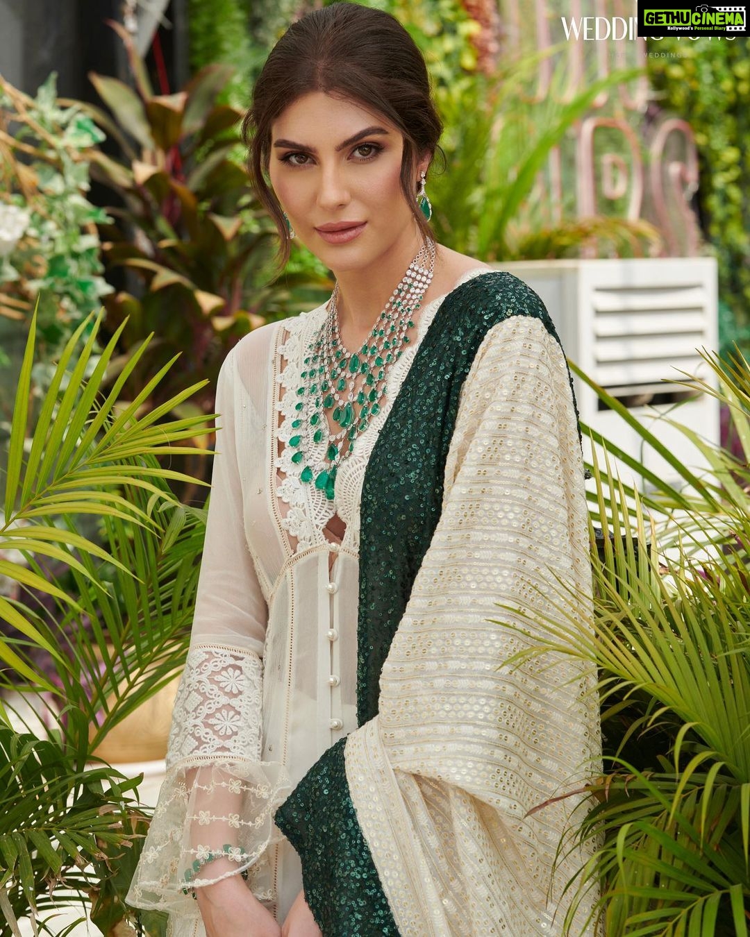Elnaaz Norouzi Instagram - 💚 . . . . . . WV CEO: @itsme_daksh Team WV: @farvi_wadhwa Stylist: @sshorewala , @styledbyakriti @khusshiii.k Photographer: @munjalgandhi @wedostudio.mumbai Hair & Make Up: @ankitamanwanimakeupandhair Cinematographer: @warehouse.wefoundlove @prem912 Outfit: @rozinaa_india Jewellery: @ghanshyamdaskotawala Location: @roofberriesbandra, @maverick.communication01
