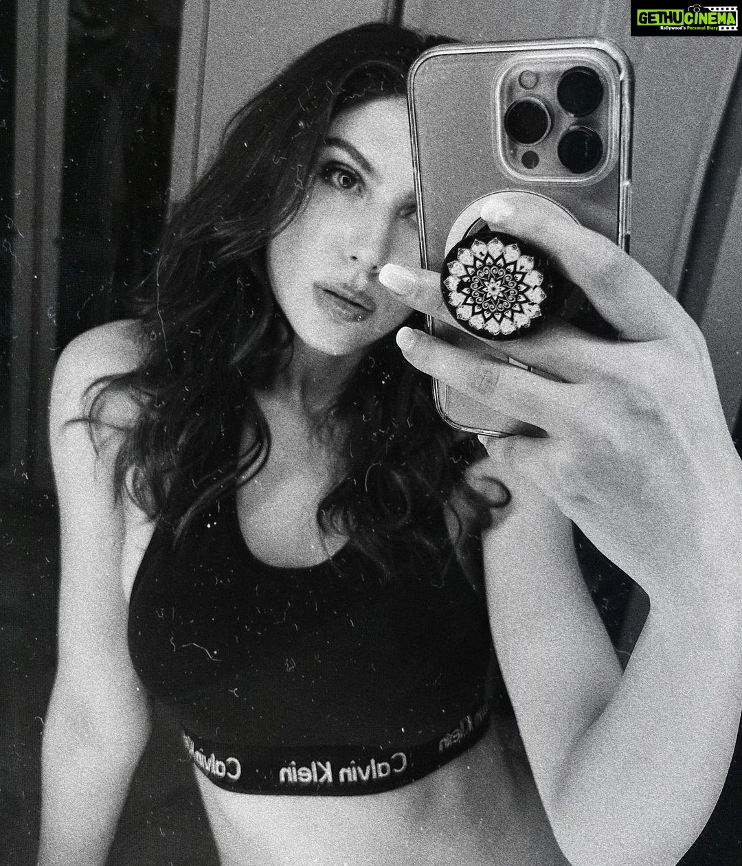 Elnaaz Norouzi Instagram - Sunday #Mood 🐰 @keegancrasto