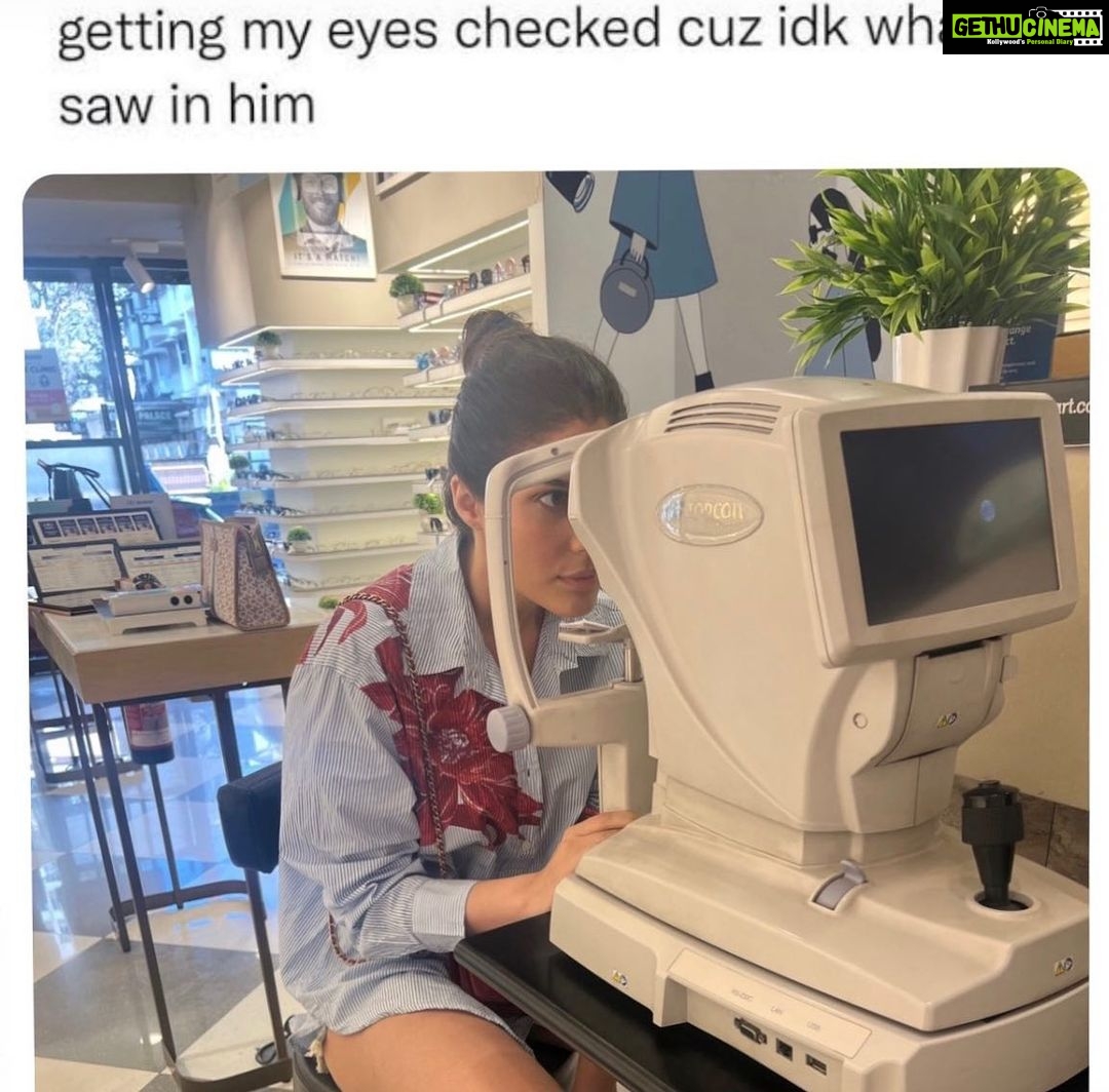 Elnaaz Norouzi Instagram - Turns out I don’t need glasses… on my way to see a neurologist instead 🥴 (Apparently this was post worthy.. on popular demand ) رفتم چشمامو چک کنم، چون نمیدونم من چی میبینم تو این پسر! بعد از معاینه چشام هیچ مشکلی نبود، دارم میرم پیش روانپزشک و عصب شناس! #relationship #single #eyesight #funny #meme #comedy
