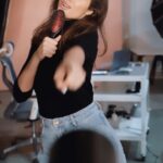 Elnaaz Norouzi Instagram - Using my team for my high energy and high performance reel 🤪🫠 *fun fact* this song is my all time fav song since my high school times!!! ♥️ Starring: @munjalgandhi @hairbyprem @sunnykripalani #nelly #dilemma #song #reel #performance #fun #funny #singer Mumbai, Maharashtra