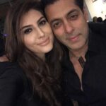Elnaaz Norouzi Instagram – My forever Fav picture of ours 😍
May you always be healthy, happy and the loving and caring human that you are!
Happy Birthday @beingsalmankhan ♥️