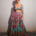 Elnaaz Norouzi Instagram - Hi ♥️ . . . . . . Styled by - @stylingbyvictor @sohail__mughal___ Outfit - @theroyaleum Jewellery - @rubans.in @oakpinionpr Hair & makeup - @ankitamanwanimakeupandhair Photographer - @shivabisoi #Eidmubarak #ElnaazNorouzi