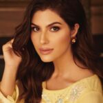Elnaaz Norouzi Instagram - Eid Mubarak 💫 to everyone who celebrates all around the world 🫶🏼 . . . . . . . WV CEO: @itsme_daksh Magazine: @weddingvows.in Interview: @farvi_wadhwa Stylist: @sshorewala Photographer: @munjalgandhi @wedostudio.mumbai Hair: @farah_kadkotra Make Up: @ankitamanwanimakeupandhair Outfit: @ruhclothingofficial Jewellery: @rarejewels.arankalegacy Location: @roofberriesbandra, @maverick.communication01 #eid #eidmubarak #eidulfitr #eidoutfit #elnaaznorouzi