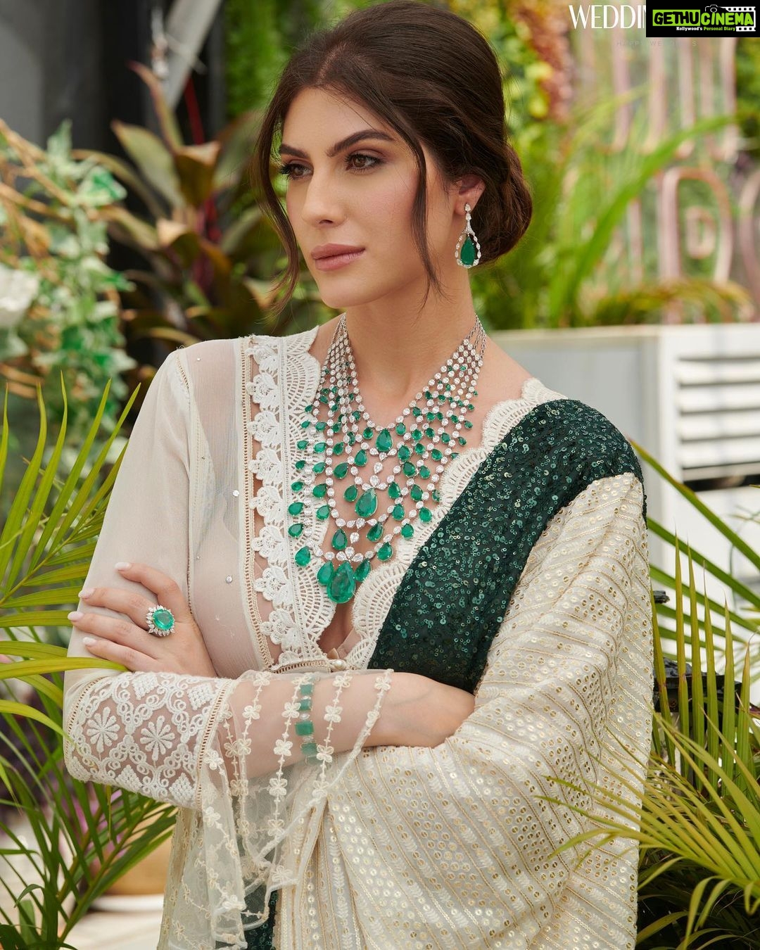 Elnaaz Norouzi Instagram - 💚 . . . . . . WV CEO: @itsme_daksh Team WV: @farvi_wadhwa Stylist: @sshorewala , @styledbyakriti @khusshiii.k Photographer: @munjalgandhi @wedostudio.mumbai Hair & Make Up: @ankitamanwanimakeupandhair Cinematographer: @warehouse.wefoundlove @prem912 Outfit: @rozinaa_india Jewellery: @ghanshyamdaskotawala Location: @roofberriesbandra, @maverick.communication01