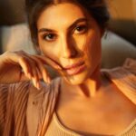 Elnaaz Norouzi Instagram - I just wanna be the girl you like 💋 . . . . . 📸 @keegancrasto @publicbutterindia 💇‍♀️💄 @ankitamanwanimakeupandhair 👗 @sohail__mughal___ @stylingbyvictor