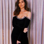 Elnaaz Norouzi Instagram - I feel like falling in love 🖤 . . . . . Styled by @stylingbyvictor @sohail__mughal___ Accessories @kushalsfashionjewellery Assisted by @sanakhan.z Mumbai, Maharashtra