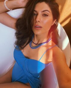 Elnaaz Norouzi Instagram - It’s like a little “Bali” at @casawaters 😍 Who wants to go there ?! 💚 

#Goa #Holiday #Bikini #sun
@keegancrasto @publicbutterindia