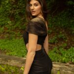 Elnaaz Norouzi Instagram - Watch me and the team of #RANNEETI tonight on #BIGBOSS OTT Finale💥 Teaser release and some action and some more fun 🥰 امشب تو برنامهٔ Big Boss با سلمان خان کلی‌ شوخی‌ کردیمو رقصیدیم 🤩 . . . . . . Outfit : @shantanunikhil @snbyshantanunikhil Styling : @stylingbyvictor @sohail__mughal___ Assisted by : @styleby_antara Accessories : @ethnicandaz HMU : @nidhiagarwalmua Pictures : @portraitpundit Mumbai, Maharashtra