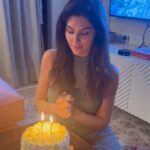Elnaaz Norouzi Instagram - The older you get, the smaller your circle gets… just your close ones and that’s all you need.. thank you for all the beautiful wishes.. I am grateful ❤️🙏🏼 هر چقدر سنمون بالاتر می‌ره دایره دوستامون کوچیکتر میشه ... فقط کسایی که خیلی بهمون نزدیکن پیشمون میمونن و این همه ی چیزیه که نیاز داریم... مرسی بابت تمام آرزوهای قشنگتون ... با وجود شما من خوشبختم 🥰 #grateful #birthday #love Mumbai, Maharashtra