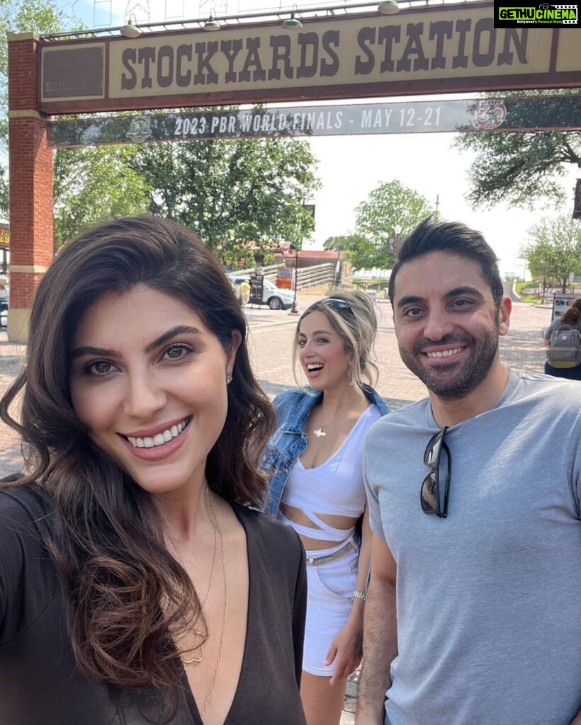Elnaaz Norouzi Instagram - I don’t usually do touristy stuff… but when I’m in #Texas … I even sit on a Longhorn for pictures 😂 swipe to the last slide to see my reaction/scared face 🥲 Had an amazing day with my friends - some fantastic food and experienced everything we see in movies of what Texas looks like 😁🤘🏼 من معمولا ازین کارای توریستی انجام نمیدم ‌ولی وقتی میام تگزاس، حتی سوار گاومیش هم میشم که باهاش عکس بگیرم. 🤠 ورق بزنید تا تو اسلاید آخر قیافه وحشت زده منو ببینید 🥹 #dallas #usa #longhorns #tourist #funny The Fort Worth Historic Stockyards