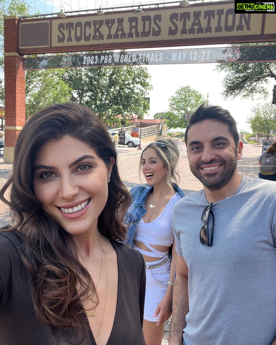 Elnaaz Norouzi Instagram - I don’t usually do touristy stuff… but when I’m in #Texas … I even sit on a Longhorn for pictures 😂 swipe to the last slide to see my reaction/scared face 🥲 Had an amazing day with my friends - some fantastic food and experienced everything we see in movies of what Texas looks like 😁🤘🏼 من معمولا ازین کارای توریستی انجام نمیدم ولی وقتی میام تگزاس، حتی سوار گاومیش هم میشم که باهاش عکس بگیرم. 🤠 ورق بزنید تا تو اسلاید آخر قیافه وحشت زده منو ببینید 🥹 #dallas #usa #longhorns #tourist #funny The Fort Worth Historic Stockyards