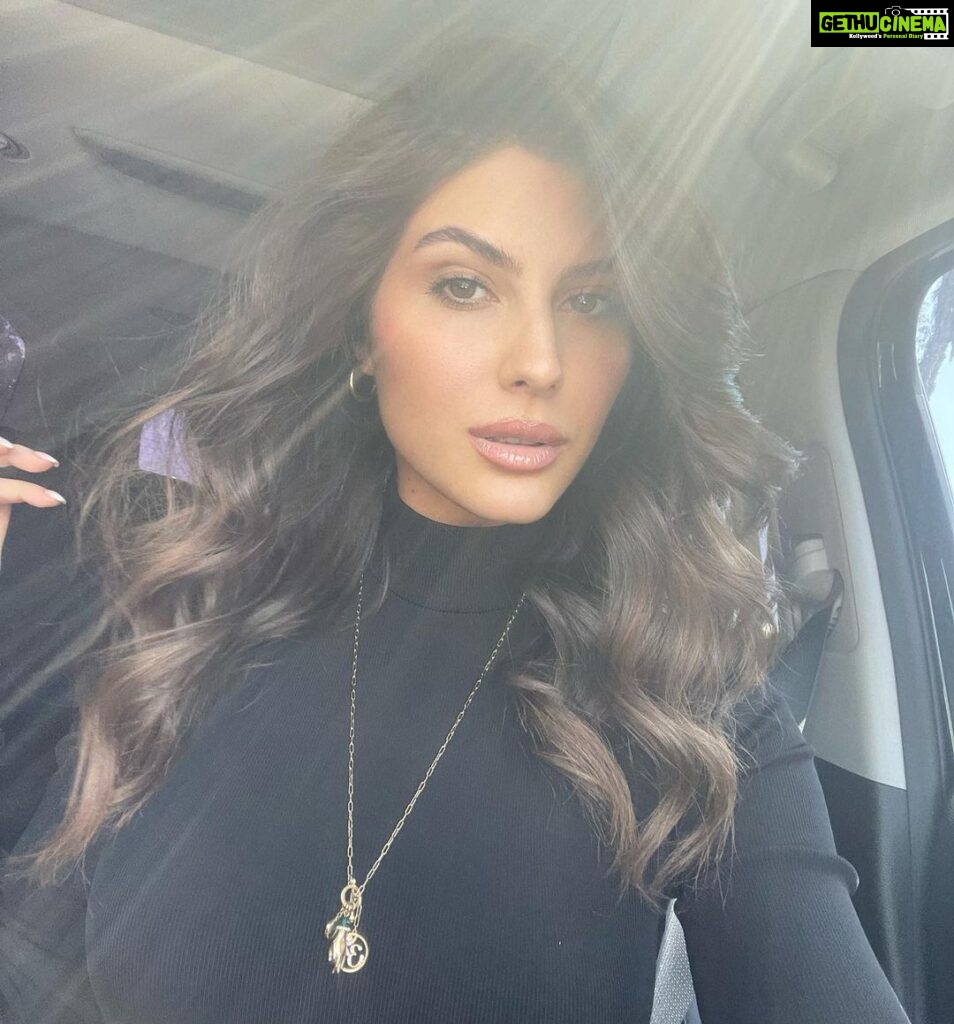 Elnaaz Norouzi Instagram - She’s Miss California - hottest thing in West LA 🌴☀️🎶 No filter - just LA sun! Swipe to the end to see a #LiftLook 😉 . . . . . #losangeles #writersstrike #california #sun #love #usa #america #persian Los Angeles, California