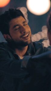 Fahmaan Khan Instagram - My fav scene from the video, what yours?💕
.
.
.
#beirada #fahmaankhan #hibanawab #foryou #explorepage #trendingreels