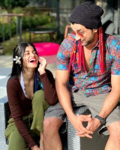 Fahmaan Khan Instagram - When so many great energies become one, it's gotta be one big crazy party.  You guys are bloody amazing, and thanks for having me click so many amazing pictures. @kapilarya special thanks to you, baba. You're an amazing photographer 🫣😅

And kittu for styling me those amaaaazing dreads that you work so hard to make 😁

And last but most importantly, @lakeshore_beze for having us over at this amazing place. This was truly heaven. You gotta go to this place.